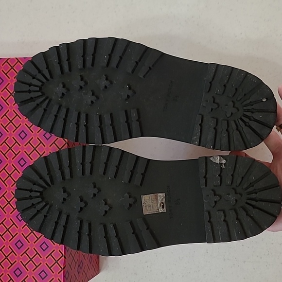 Tory Burch cream Jessa Lug Sole Ankle Boot size 8.5 - Picture 10 of 11